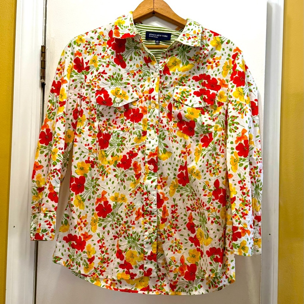 Floral Button-Up Shirt! 70’s Vibe! EUC